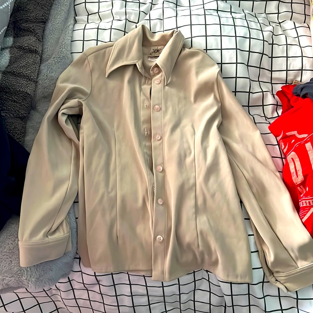 I bought this from value village but it doesn’t really fit me good.